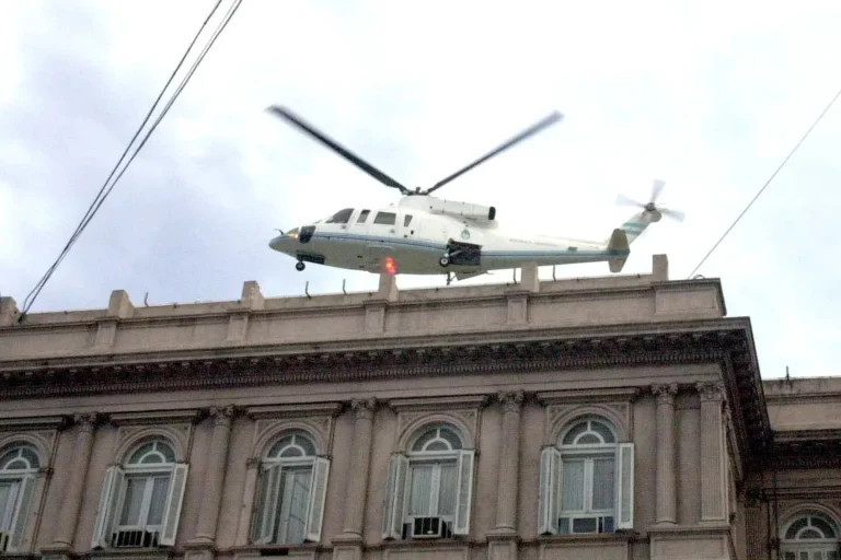 argentine-president-emeute-helicoptere